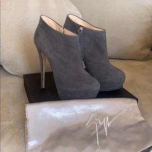 Giuseppe Zanotti gray ankle booties